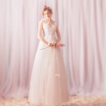 Abordable Blanche Papillon Appliques En Dentelle Jardin Extérieur Robe De Mariée 2020 Princesse Transparentes Encolure Carrée Sans Manches Dos Nu Longue Volants