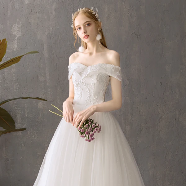 Modest / Simple Affordable Ivory Wedding Dresses 2019 A-Line / Princess Off-The-Shoulder Short Sleeve Backless Appliques Lace Chapel Train Ruffle