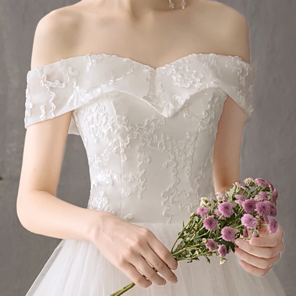 Modest / Simple Affordable Ivory Wedding Dresses 2019 A-Line / Princess Off-The-Shoulder Short Sleeve Backless Appliques Lace Chapel Train Ruffle