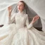 Chinesischer Stil Muslimisches Champagner Spitze Brautkleider / Hochzeitskleider 2020 Ballkleid Stehkragen Lange Ärmel Applikationen Spitze Perlenstickerei Perle Kapelle-Schleppe Rüschen