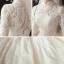 Chinesischer Stil Muslimisches Champagner Spitze Brautkleider / Hochzeitskleider 2020 Ballkleid Stehkragen Lange Ärmel Applikationen Spitze Perlenstickerei Perle Kapelle-Schleppe Rüschen