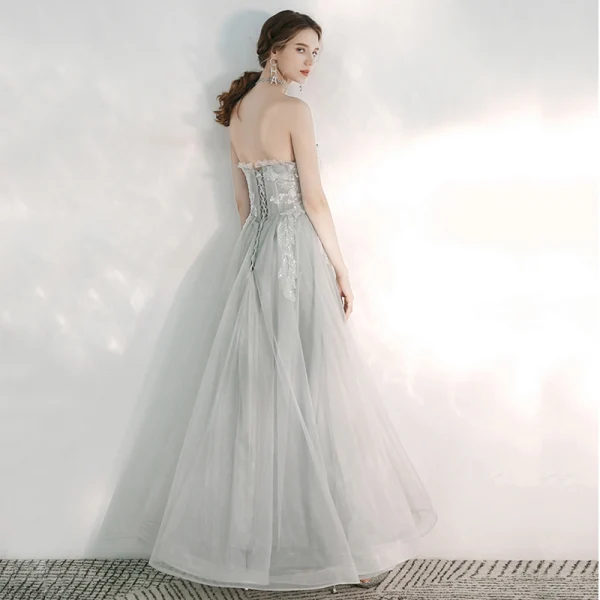 Elegante Grau Abendkleider 2020 A Linie Bandeau Ärmellos Applikationen Spitze Pailletten Perlenstickerei Lange Rückenfreies Rüschen Festliche Kleider