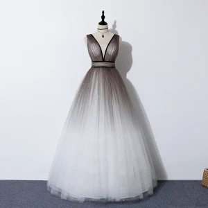 Sjarmerende Brun Gradient Farge Hvit Dancing Ballkjoler 2020 Prinsesse Dyp V Hals Uten Ermer Glitter Tyll Sash Lange Buste Ryggløse Formelle Kjoler