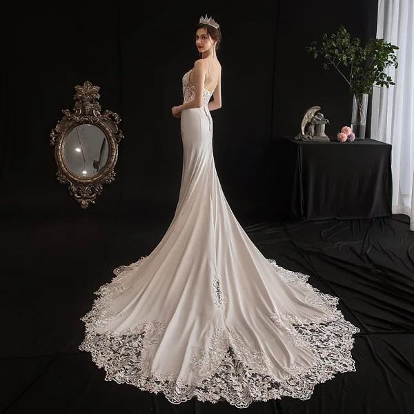Sexy Ivoire Légère La Mariée Robe De Mariée 2020 Trompette / Sirène Bretelles Spaghetti Sans Manches Dos Nu Appliques En Dentelle Perlage Chapel Train Volants