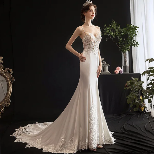 Sexy Ivoire Légère La Mariée Robe De Mariée 2020 Trompette / Sirène Bretelles Spaghetti Sans Manches Dos Nu Appliques En Dentelle Perlage Chapel Train Volants