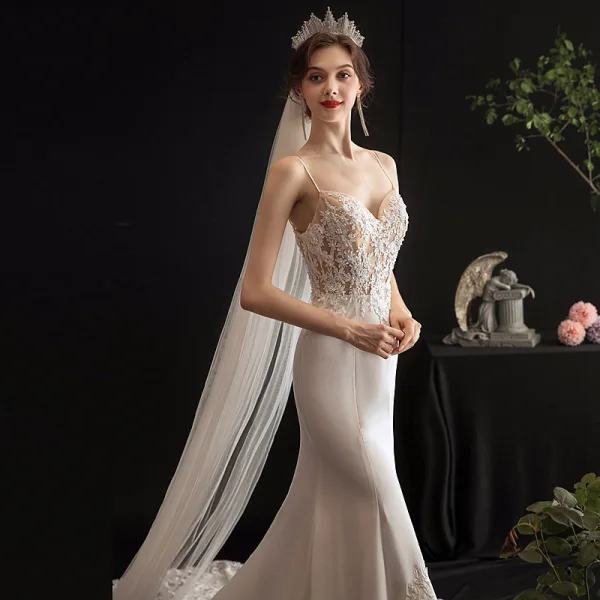 Sexy Ivoire Légère La Mariée Robe De Mariée 2020 Trompette / Sirène Bretelles Spaghetti Sans Manches Dos Nu Appliques En Dentelle Perlage Chapel Train Volants