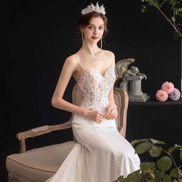 Sexy Ivoire Légère La Mariée Robe De Mariée 2020 Trompette / Sirène Bretelles Spaghetti Sans Manches Dos Nu Appliques En Dentelle Perlage Chapel Train Volants