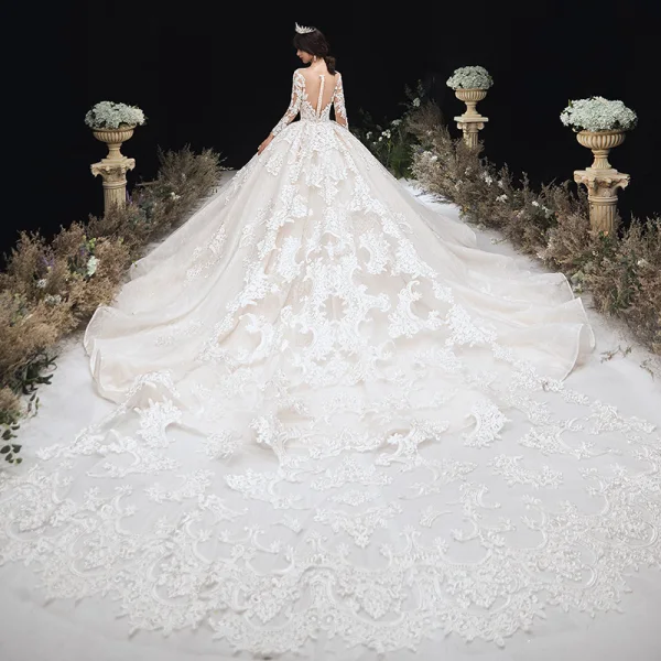 Luxe Champagne Transparentes Robe De Mariée 2020 Robe Boule Encolure Dégagée 3/4 Manches Fait main Perlage Glitter Tulle Appliques En Dentelle Royal Train Volants