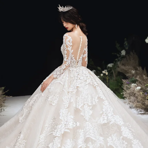 Luxe Champagne Transparentes Robe De Mariée 2020 Robe Boule Encolure Dégagée 3/4 Manches Fait main Perlage Glitter Tulle Appliques En Dentelle Royal Train Volants