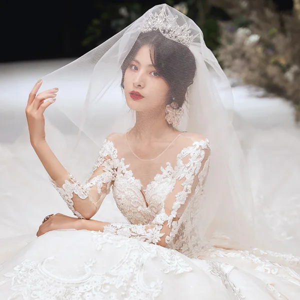 Luxe Champagne Transparentes Robe De Mariée 2020 Robe Boule Encolure Dégagée 3/4 Manches Fait main Perlage Glitter Tulle Appliques En Dentelle Royal Train Volants