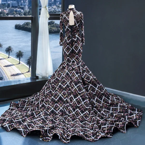Atemberaubend Schwarz Festzug Abendkleider 2023 Meerjungfrau Stehkragen Lange Ärmel Perlenstickerei Glanz Polyester Kapelle-Schleppe Rüschen Rückenfreies Festliche Kleider
