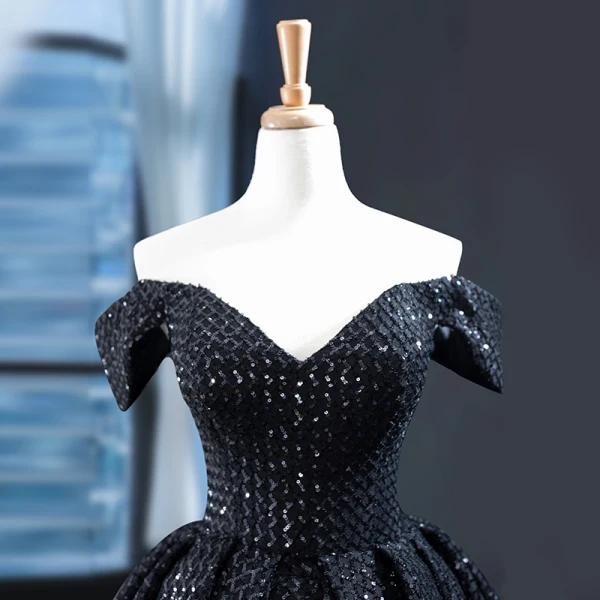 Scintillantes Noire Robe De Bal 2023 Robe Boule De l'épaule Détachable Manches Courtes Paillettes Perlage Train De Balayage Volants Dos Nu Robe De Ceremonie