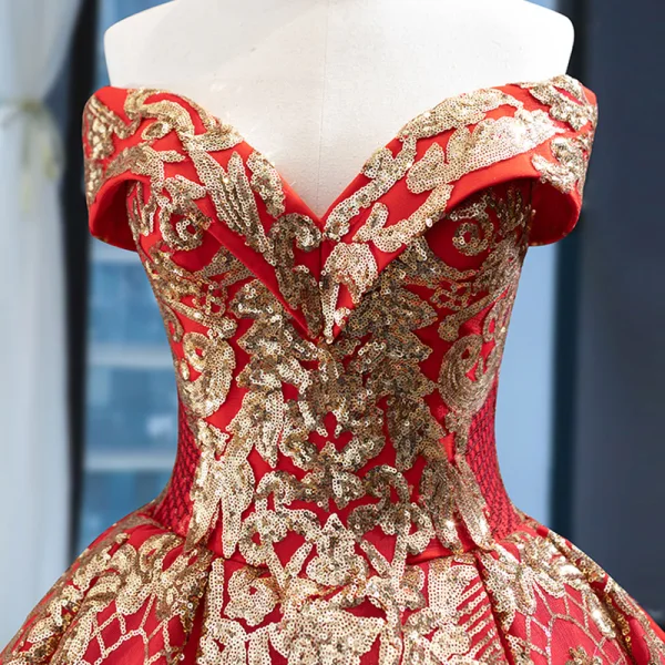 Luxury / Gorgeous Red Prom Dresses 2023 Ball Gown Off-The-Shoulder Short Sleeve Gold Appliques Sequins Chapel Train Ruffle Backless Formal Dresses