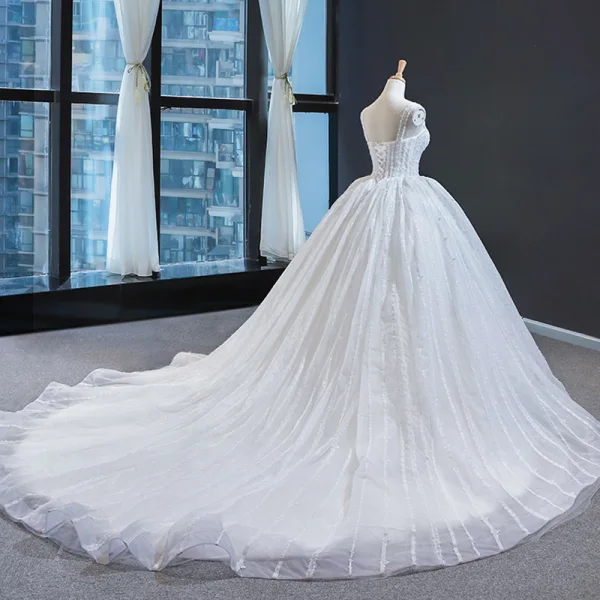 Best Ivory Wedding Dresses 2023 Ball Gown Shoulders Sleeveless Backless Appliques Lace Beading Cathedral Train Ruffle