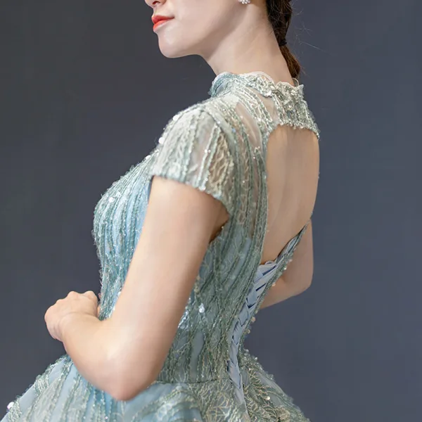Glamour Vert Cendré Robe De Bal 2023 Robe Boule Transparentes Col Haut Manches Courtes Fait main Perlage Chapel Train Dos Nu Robe De Ceremonie