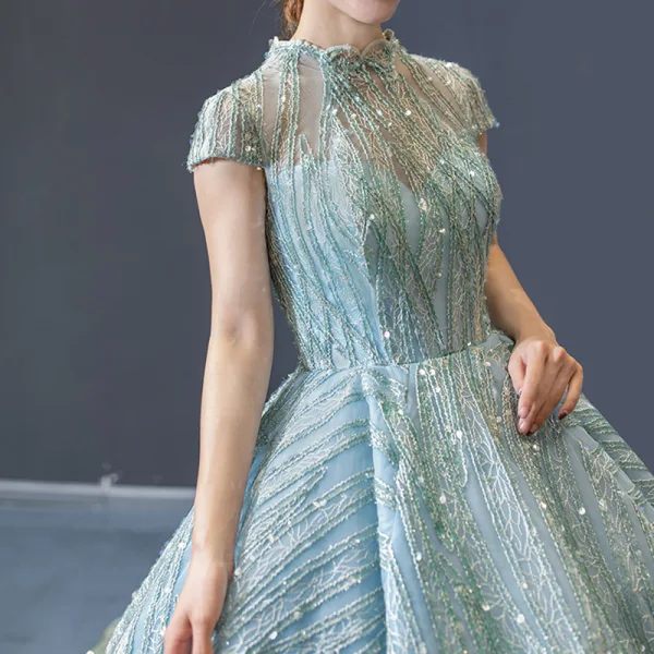 Glamour Vert Cendré Robe De Bal 2023 Robe Boule Transparentes Col Haut Manches Courtes Fait main Perlage Chapel Train Dos Nu Robe De Ceremonie