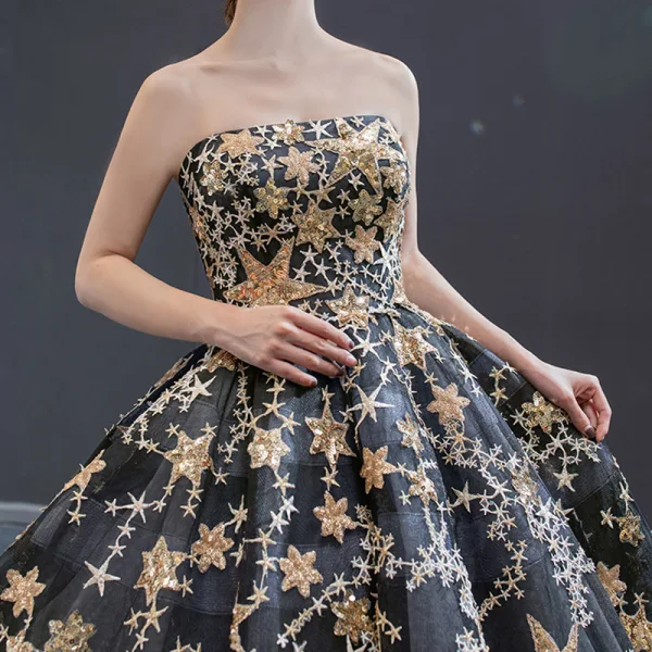 Haut de Gamme Noire Robe De Bal 2023 Robe Boule Bustier Sans Manches Étoile Appliques En Dentelle Paillettes Tribunal Train Dos Nu Robe De Ceremonie