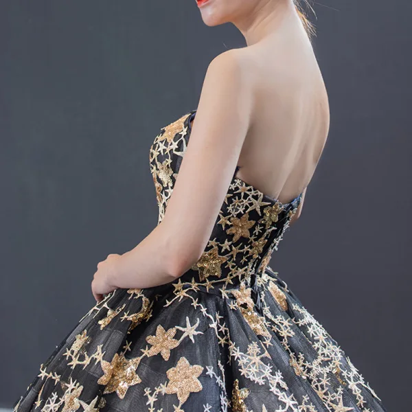 Haut de Gamme Noire Robe De Bal 2023 Robe Boule Bustier Sans Manches Étoile Appliques En Dentelle Paillettes Tribunal Train Dos Nu Robe De Ceremonie