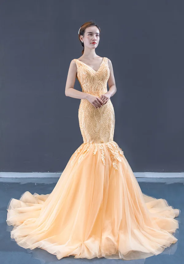Best Champagne Gold Wedding Dresses Trumpet / Mermaid 2023 V-Neck Sleeveless Backless Leaf Appliques Lace Court Train