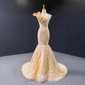 High End Champagne Gold Evening Dresses 2023 Trumpet Mermaid One Shoulder Sleeveless Leaf Appliques Lace Sequins Chapel Train Backless Formal Dresses