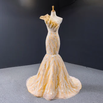 High End Champagne Gold Evening Dresses 2023 Trumpet Mermaid One Shoulder Sleeveless Leaf Appliques Lace Sequins Chapel Train Backless Formal Dresses