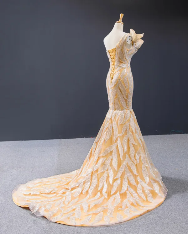 Haut de Gamme Champagne Doré Robe De Soirée 2023 Trompette / Sirène Une épaule Sans Manches Feuille Appliques En Dentelle Paillettes Chapel Train Dos Nu Robe De Ceremonie