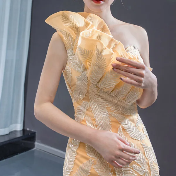 Haut de Gamme Champagne Doré Robe De Soirée 2023 Trompette / Sirène Une épaule Sans Manches Feuille Appliques En Dentelle Paillettes Chapel Train Dos Nu Robe De Ceremonie