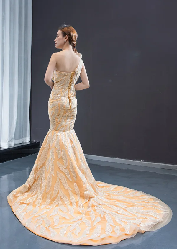 Haut de Gamme Champagne Doré Robe De Soirée 2023 Trompette / Sirène Une épaule Sans Manches Feuille Appliques En Dentelle Paillettes Chapel Train Dos Nu Robe De Ceremonie