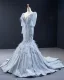 Luxe Gris Robe De Soirée 2023 Trompette / Sirène Transparentes Col v profond Gonflée Manches Longues Plumes Perlage Glitter Tulle Tribunal Train Volants