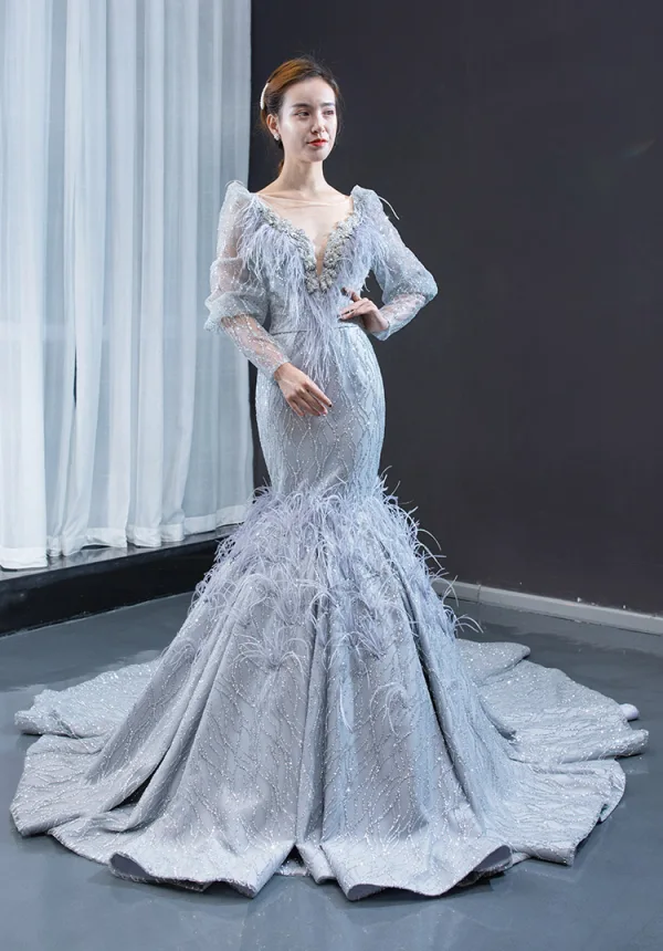 Luxe Gris Robe De Soirée 2023 Trompette / Sirène Transparentes Col v profond Gonflée Manches Longues Plumes Perlage Glitter Tulle Tribunal Train Volants