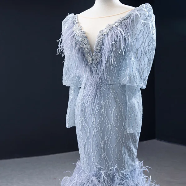 Luxe Gris Robe De Soirée 2023 Trompette / Sirène Transparentes Col v profond Gonflée Manches Longues Plumes Perlage Glitter Tulle Tribunal Train Volants