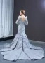 Luxe Gris Robe De Soirée 2023 Trompette / Sirène Transparentes Col v profond Gonflée Manches Longues Plumes Perlage Glitter Tulle Tribunal Train Volants