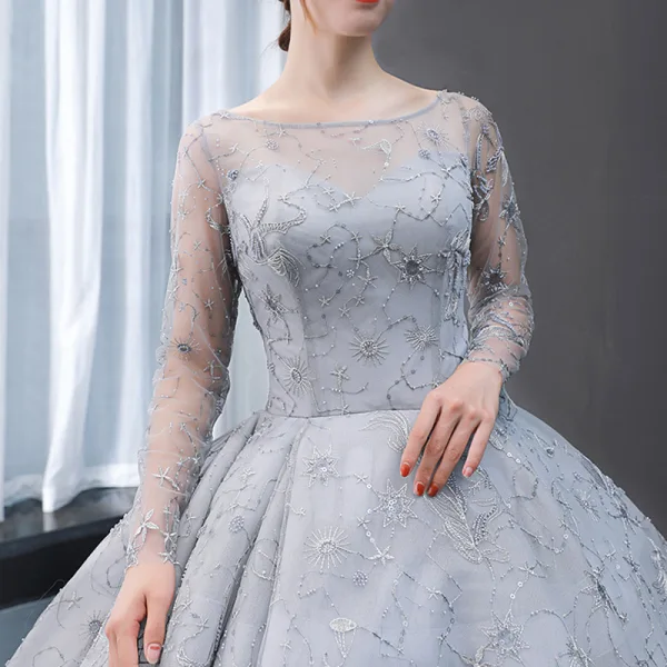 Haut de Gamme Gris Transparentes Robe De Bal 2023 Robe Boule Encolure Carrée Manches Longues Appliques En Dentelle Perlage Train De Balayage Volants Dos Nu Robe De Ceremonie