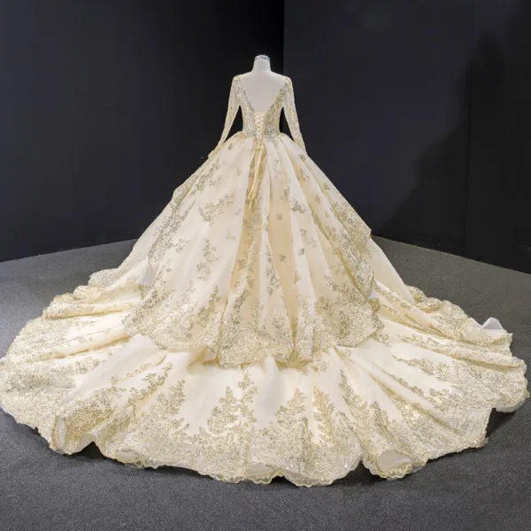 Haut de Gamme Champagne Transparentes Robe De Bal 2023 Robe Boule Encolure Carrée Manches Longues Perlage Glitter Appliques Paillettes Cathedral Train Volants Dos Nu