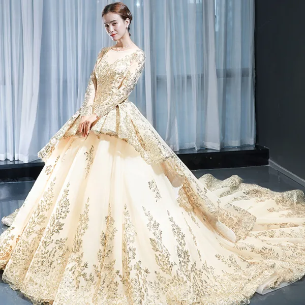 Haut de Gamme Champagne Transparentes Robe De Bal 2023 Robe Boule Encolure Carrée Manches Longues Perlage Glitter Appliques Paillettes Cathedral Train Volants Dos Nu