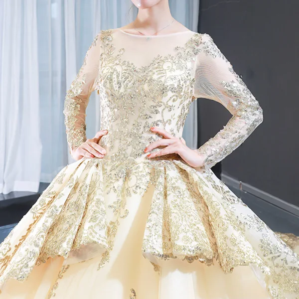 Haut de Gamme Champagne Transparentes Robe De Bal 2023 Robe Boule Encolure Carrée Manches Longues Perlage Glitter Appliques Paillettes Cathedral Train Volants Dos Nu