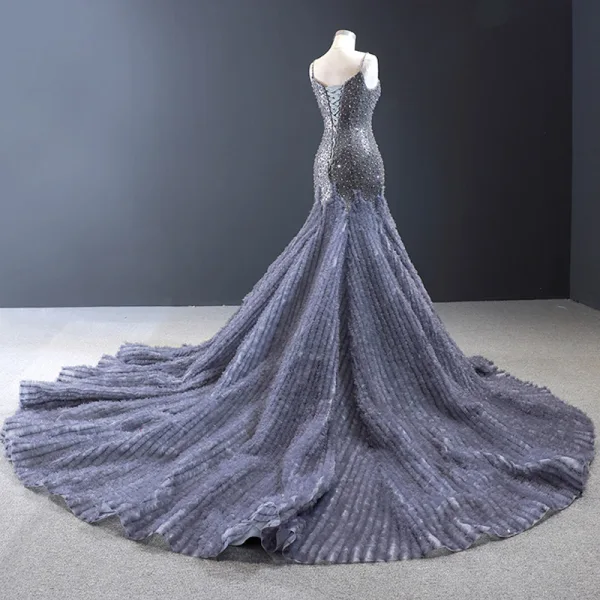 Luxus / Herrlich Marineblau Roter Teppich Abendkleider 2023 Meerjungfrau Spaghettiträger Ärmellos Handgefertigt Perlenstickerei Kathedrale Schleppe Rüschen Rückenfreies Festliche Kleider