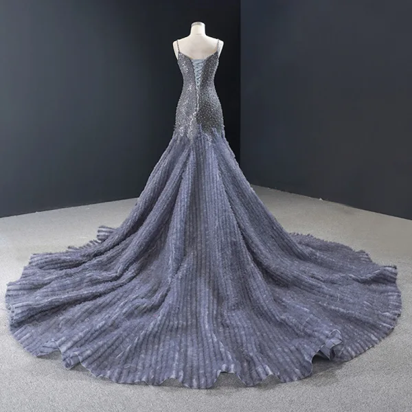 Luxus / Herrlich Marineblau Roter Teppich Abendkleider 2023 Meerjungfrau Spaghettiträger Ärmellos Handgefertigt Perlenstickerei Kathedrale Schleppe Rüschen Rückenfreies Festliche Kleider