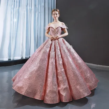 Scintillantes Rose Bonbon Paillettes Dansant Robe De Bal 2023 Robe Boule Transparentes Encolure Dégagée Manches Courtes Appliques En Dentelle Plumes Longue Volants Dos Nu