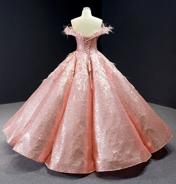 Glitzernden Pink Pailletten Tanzen Ballkleider 2023 Ballkleid Durchsichtige Rundhalsausschnitt Kurze Ärmel Applikationen Spitze Feder Lange Rüschen Rückenfreies