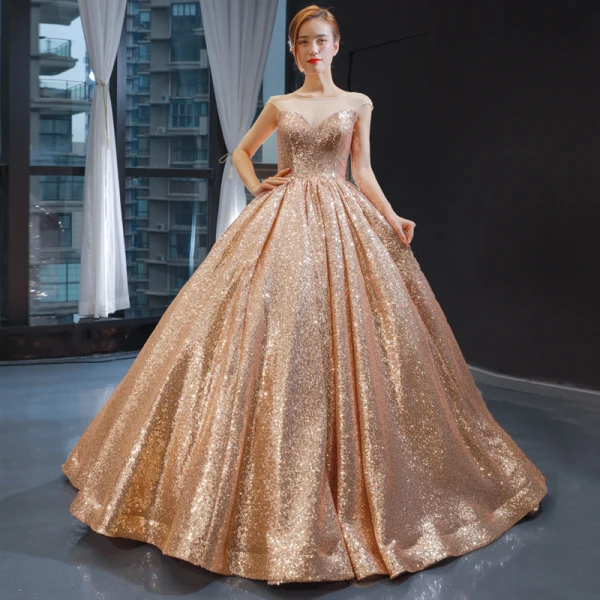Scintillantes Champagne Paillettes Dansant Robe De Bal 2023 Robe Boule Transparentes Encolure Dégagée Sans Manches Longue Volants Dos Nu Robe De Ceremonie