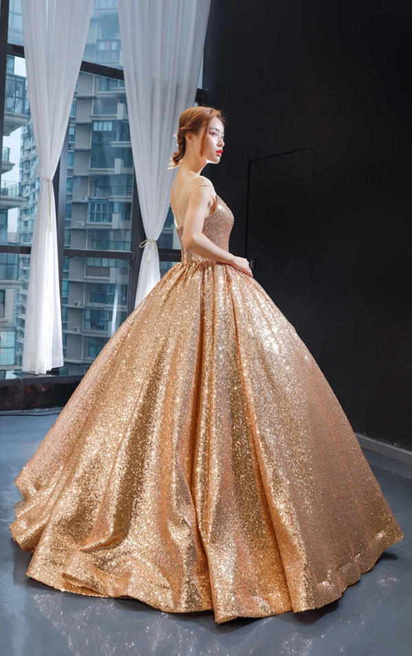 Scintillantes Champagne Paillettes Dansant Robe De Bal 2023 Robe Boule Transparentes Encolure Dégagée Sans Manches Longue Volants Dos Nu Robe De Ceremonie