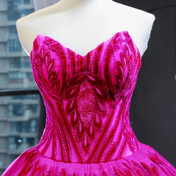 Luksus Fuchsia Dancing Ballkjoler 2023 Ballkjole Kjæreste Uten Ermer Appliques Blonder Beading Lange Buste Ryggløse Formelle Kjoler