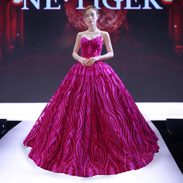 Luksus Fuchsia Dancing Ballkjoler 2023 Ballkjole Kjæreste Uten Ermer Appliques Blonder Beading Lange Buste Ryggløse Formelle Kjoler