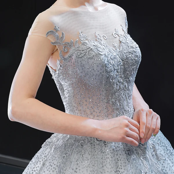 Charmant Grau Durchsichtige Ballkleider 2023 Ballkleid Eckiger Ausschnitt Ärmellos Applikationen Spitze Perlenstickerei Glanz Tülle Sweep / Pinsel Zug Rüschen Rückenfreies