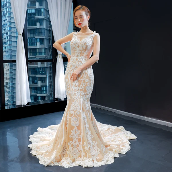 Luxury / Gorgeous Champagne Wedding Dresses 2023 Trumpet / Mermaid V-Neck Sleeveless Backless Appliques Lace Chapel Train Ruffle