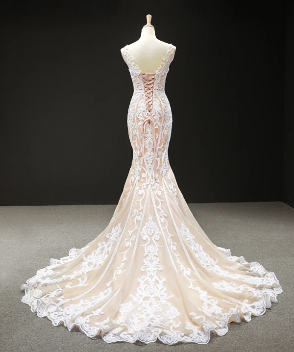 Luxury / Gorgeous Champagne Wedding Dresses 2023 Trumpet / Mermaid V-Neck Sleeveless Backless Appliques Lace Chapel Train Ruffle