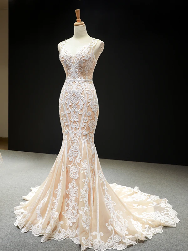 Luxury / Gorgeous Champagne Wedding Dresses 2023 Trumpet / Mermaid V-Neck Sleeveless Backless Appliques Lace Chapel Train Ruffle