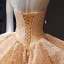 Fantastiske / Unike Champagne Gull Bryllups Brudekjoler 2023 Ballkjole Kjæreste Uten Ermer Ryggløse Appliques Blonder Chapel Train Gripende Ruffles