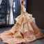Fantastiske / Unike Champagne Gull Bryllups Brudekjoler 2023 Ballkjole Kjæreste Uten Ermer Ryggløse Appliques Blonder Chapel Train Gripende Ruffles